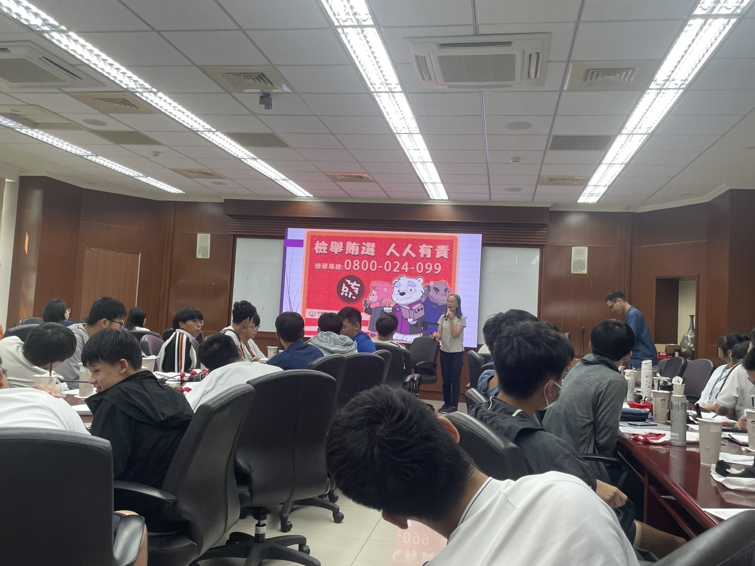 260805-5.嘉義地檢署檢察官葉美菁課程中融入反毒與反賄選宣導。