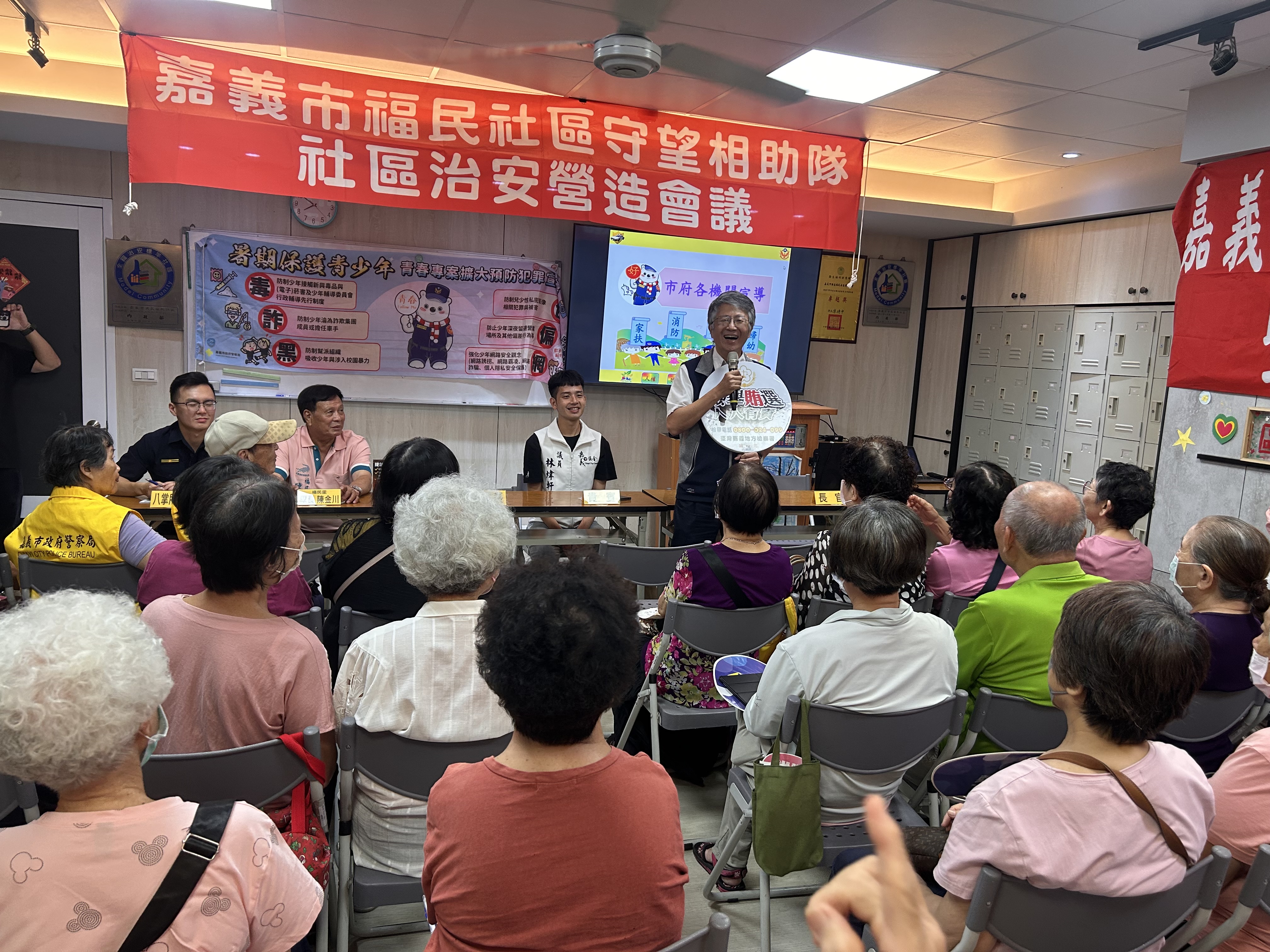 260814-2.觀護人於活動中強調，「買票與賣票皆屬違法行為」，提醒鄉親切勿以身試法。