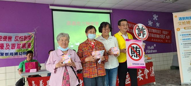 260911-1.嘉檢結合竹崎分局瑞里派出所社區治安會議進行反詐騙反賄選宣導